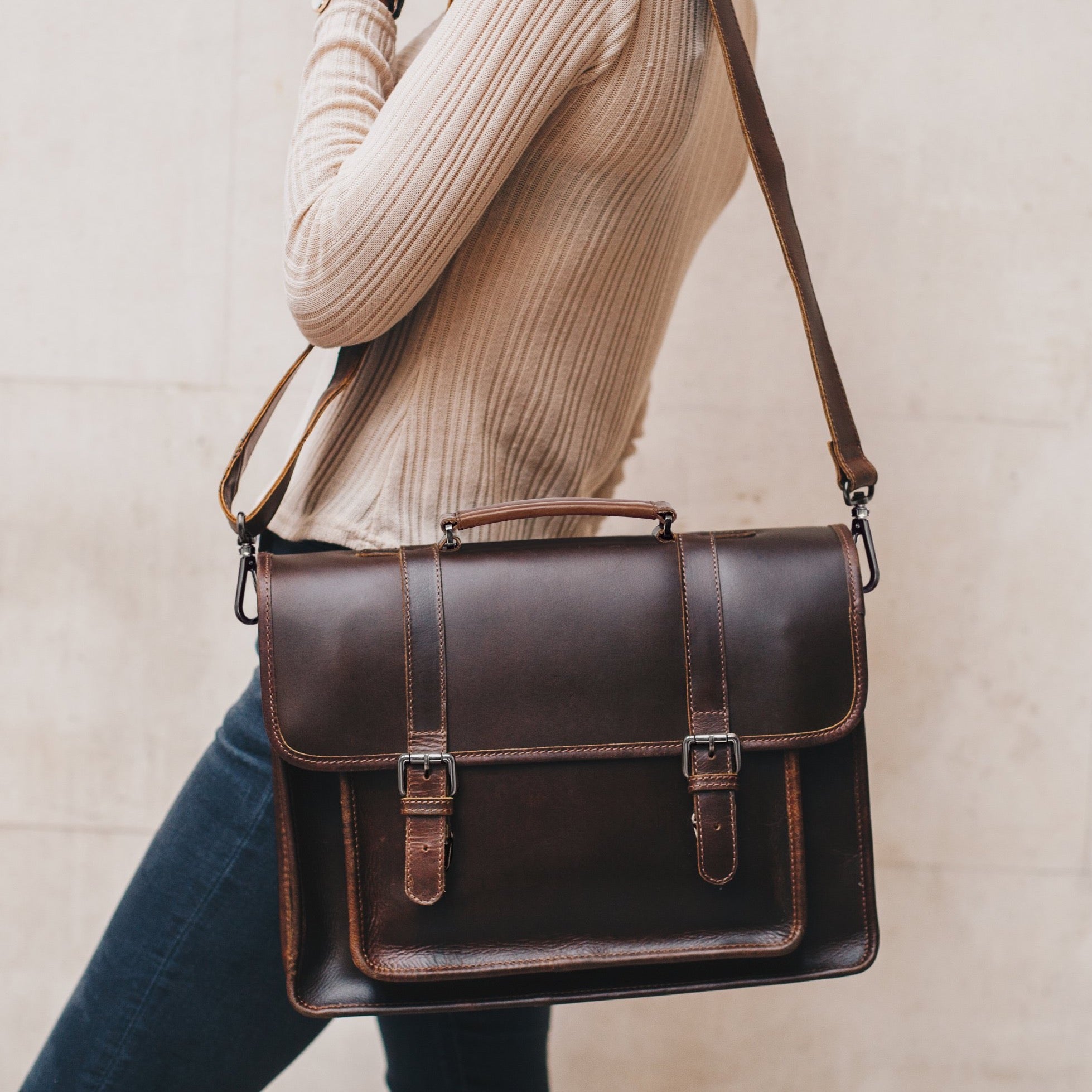 5 Key Features Of The Zatchels Black Leather Satchel Backpack